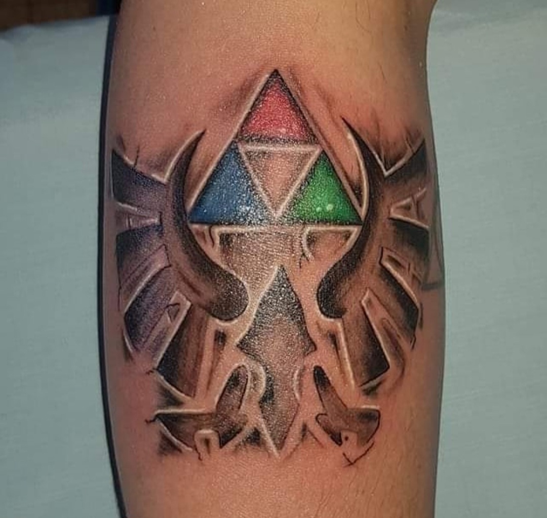Tatouage Triforce en relief